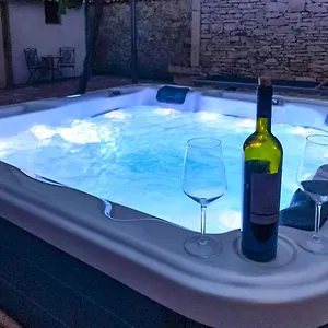 Barre With Jacuzzi Apartment