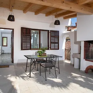 Luka Apartment
