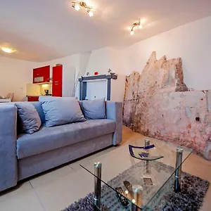 Dietro La Grotta Apartment
